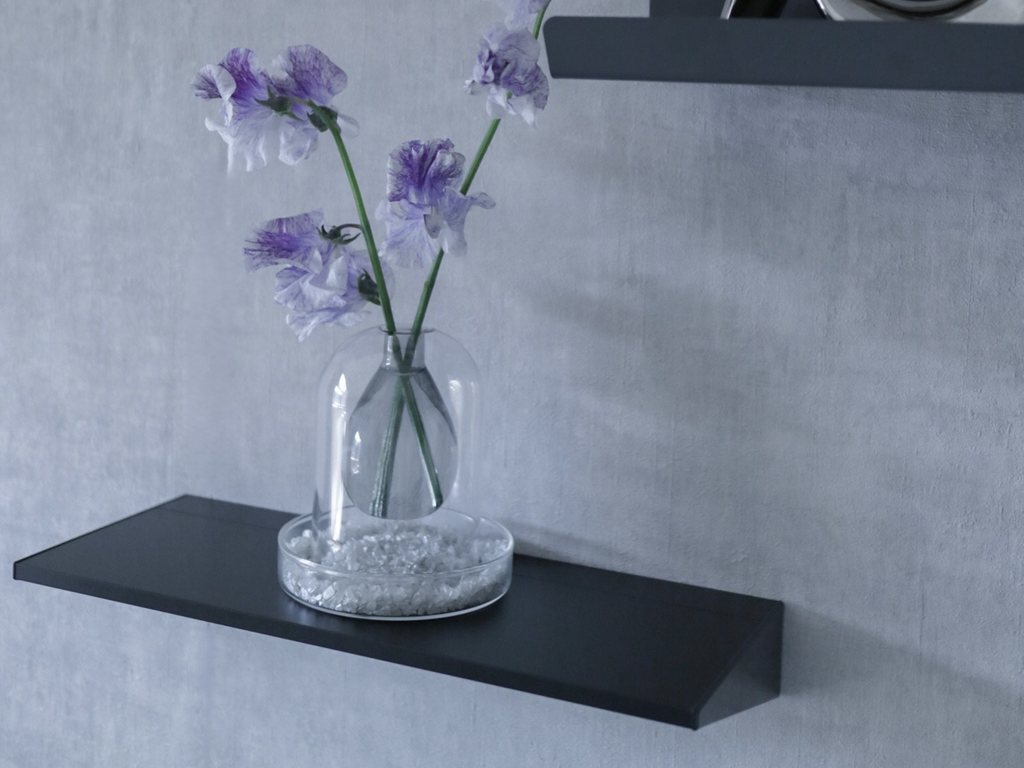 スタイリッシュなウォールシェルフ