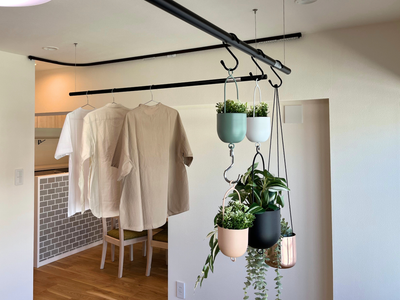 リビングの洗濯物干しの正解は？選び方とおしゃれなおすすめアイテム