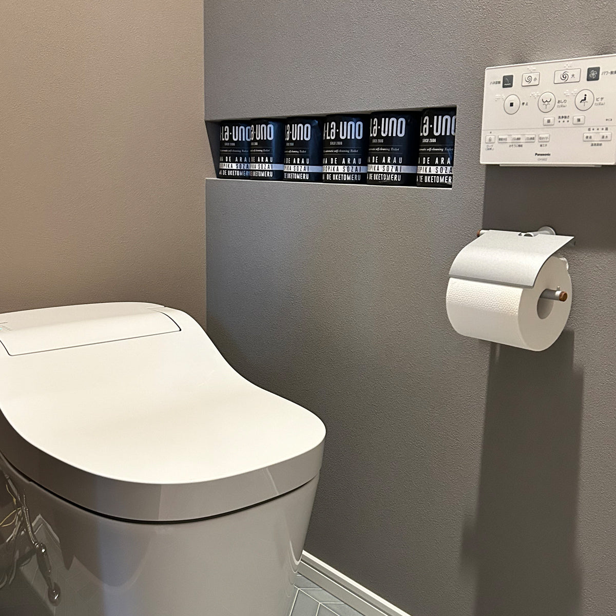 施工事例④ ホテルライクなトイレ空間（シルバー）