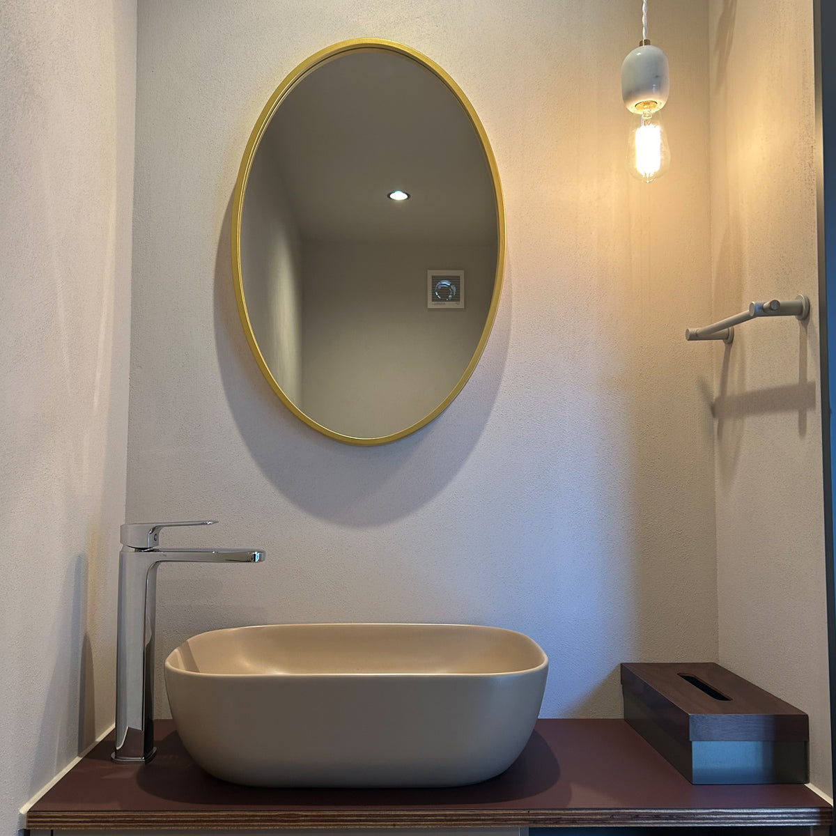 施工事例① トイレ内の洗面台