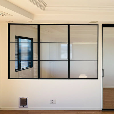 採光性に優れ、空間を仕切りながらも明るく開放感のある空間へ