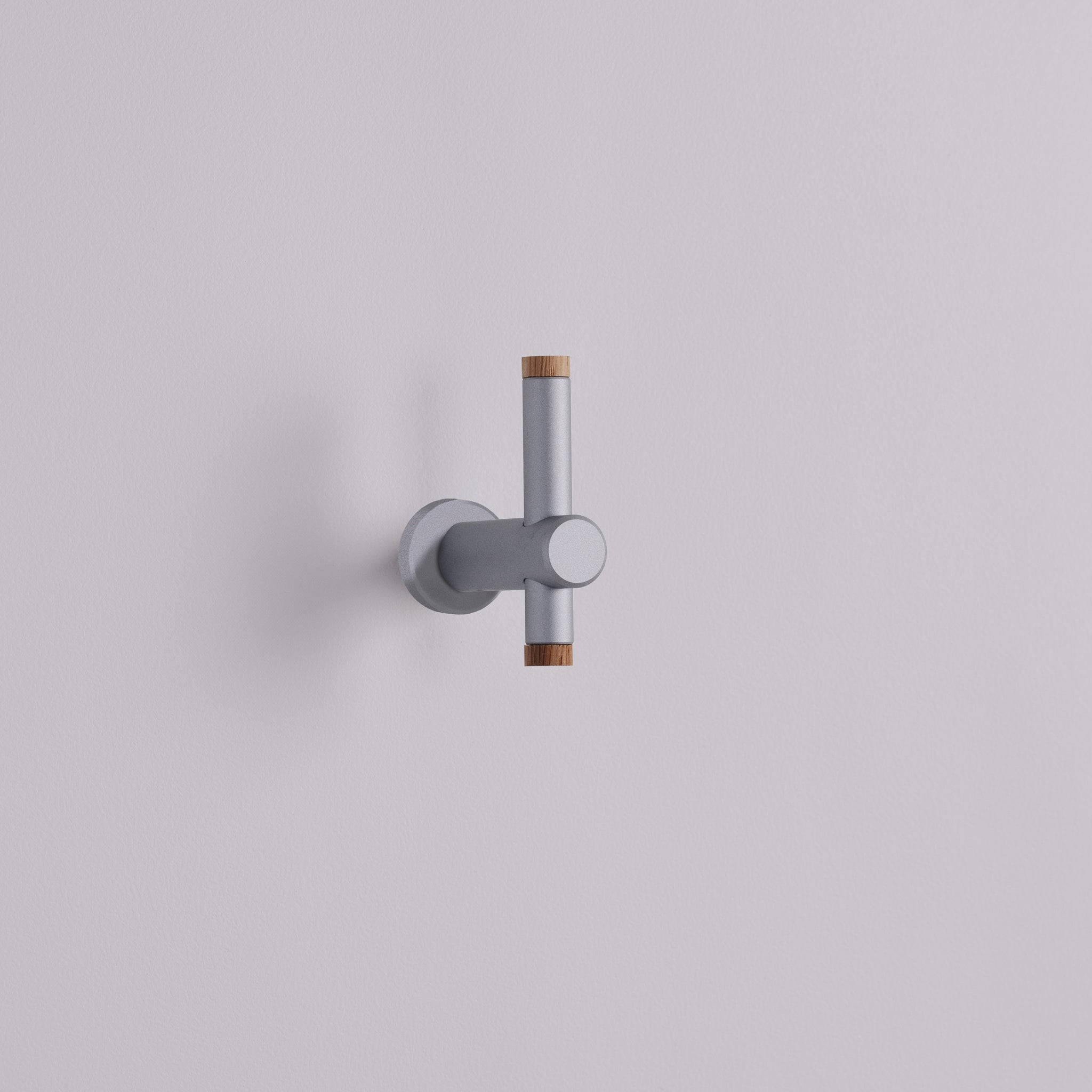 アルミ×オークの上品なデザイン