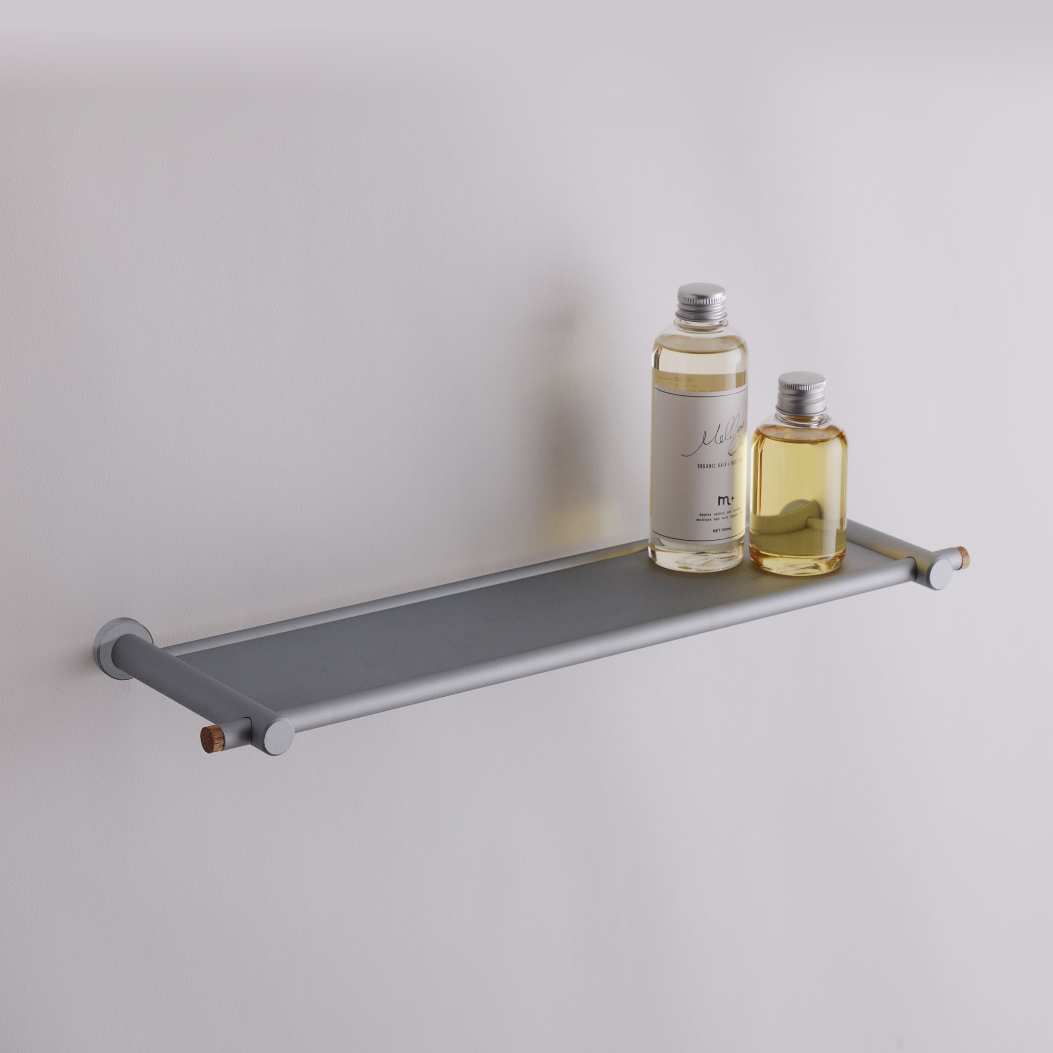 アルミ×オークの上品なデザイン